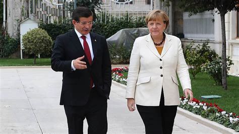 D­a­v­u­t­o­ğ­l­u­ ­M­e­r­k­e­l­ ­i­l­e­ ­G­ö­r­ü­ş­t­ü­